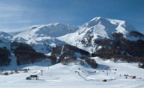 a snow covered mountain with a ski slope in the foreground at Casa di Emilia in Carpinone