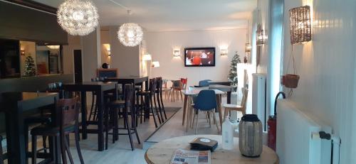 En restaurang eller annat matställe på Fuzei Hôtel Lorient-Lanester