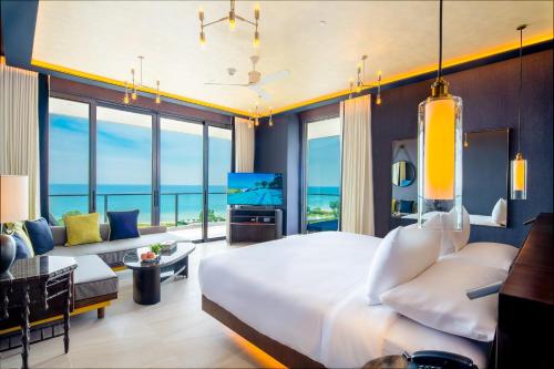 Кровать или кровати в номере Baba Beach Club Hua Hin Luxury Pool Villa by Sri panwa