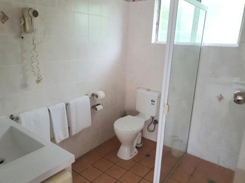 Ένα μπάνιο στο McNevins Maryborough Motel