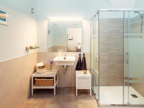 a bathroom with a sink and a shower at Apartamentos Plaza Mayor 35 in Cáceres