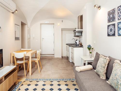 a living room with a couch and a table at Apartamentos Plaza Mayor 35 in Cáceres