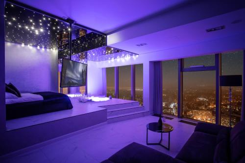 Кровать или кровати в номере In The Sky - Apartamenty w Sky Tower