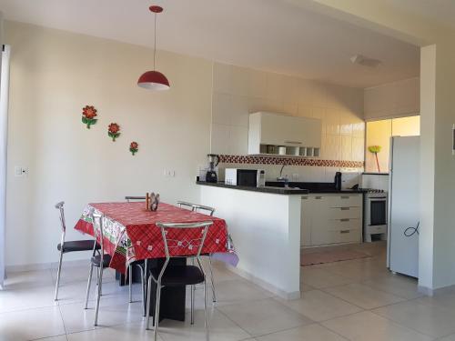 Dapur atau dapur kecil di Chalés Airumã