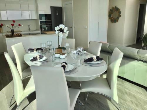 صورة لـ Luxury Penthouse Pedro - The View Fuengirola في فوينخيرولا