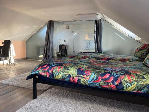 Tempat tidur dalam kamar di Robinas Cotswold Coach House