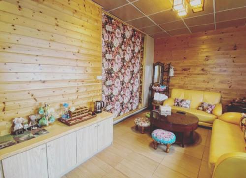 Kuchyň nebo kuchyňský kout v ubytování 熊居民宿Lala Mountain Bear Farm