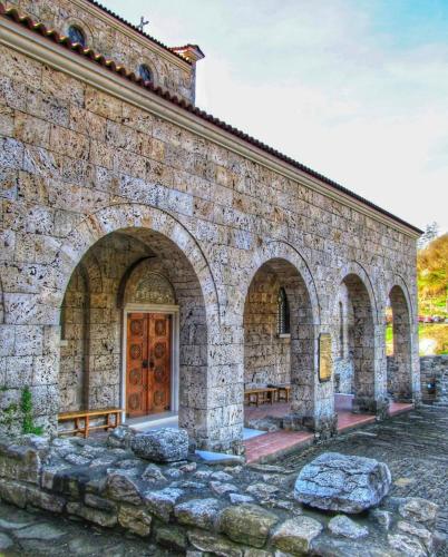 an old stone building with a large wooden door at Tsarevets Boutique Hotel & SPA in Veliko Tŭrnovo