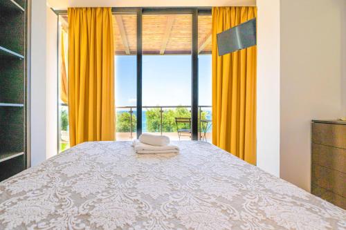 A bed or beds in a room at Kalma Villa Dio