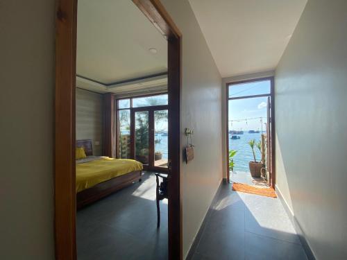 Кровать или кровати в номере CHILL HOUSE by the beach