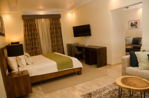 Ein Bett oder Betten in einem Zimmer der Unterkunft Halibut Hotel