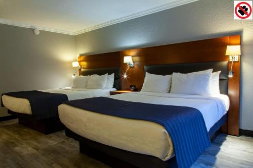 Кровать или кровати в номере Best Western Hotel Universel Drummondville