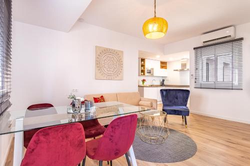 HAPPY LOUNGE, Fuengirola – aktualizované ceny na rok 2022
