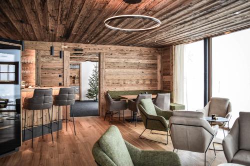 a dining room with a table and chairs at NATURPARKGUT - alpdeluxe Apartments in Holzgau