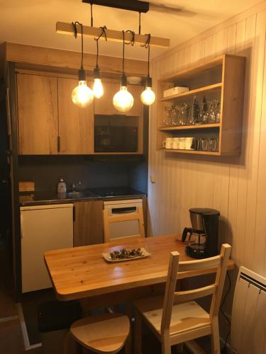Una cocina o cocineta en Les Aiguilles
