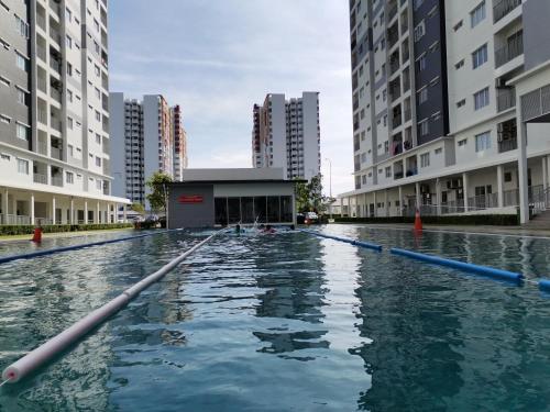 Kolam renang di atau dekat dengan Rumah Sarah Semenyih