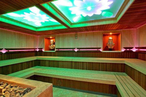a room with wood paneling and a ceiling with lights at Pałac Saturna in Czeladź