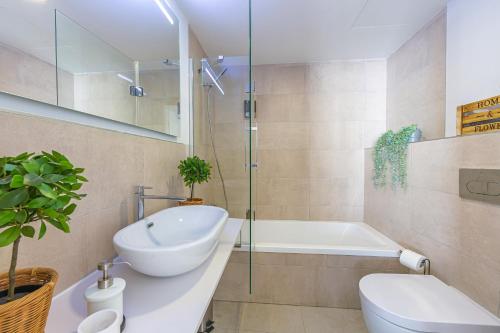 Kúpeľňa v ubytovaní Ventura 2 - Centric & Pool - SimplyTarifa