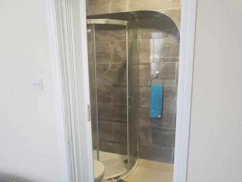 חדר רחצה ב-En suite bedrooms, Heaton, Newcastle