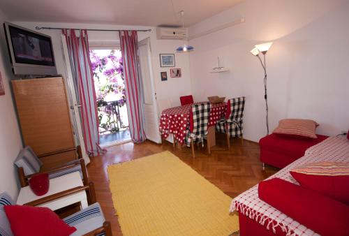 TV a/nebo společenská místnost v ubytování Apartments Barka