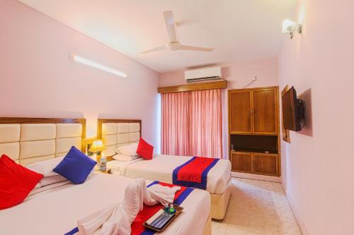 Ένα ή περισσότερα κρεβάτια σε δωμάτιο στο Hotel Sea Crown