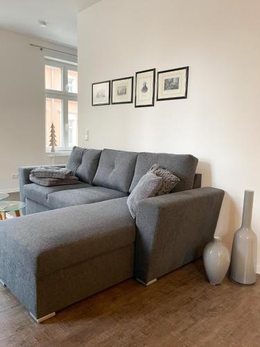 a living room with a couch and a table at Ferienwohnung Kamrath in Neuruppin