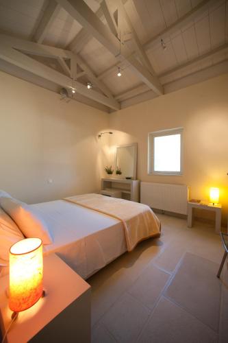 a bedroom with a large bed and a window at Villa Rodia in Áno Korakiána