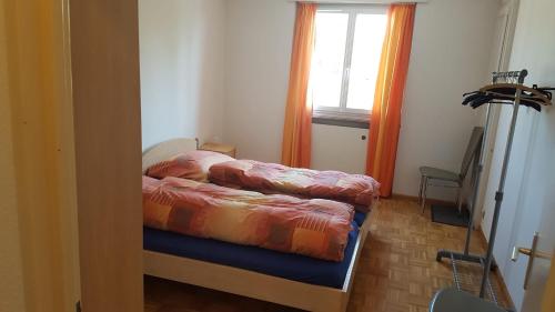 A bed or beds in a room at F2 möblierte 2,5 Zimmer - Wohnung 60 m2