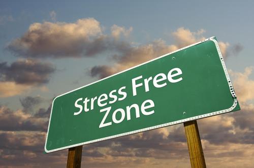 a street sign with the words stress free zone at Logies 't Eenvoud - Simple Rooms - Stilte, Rust & Herbronning aan Zee in Knokke-Heist
