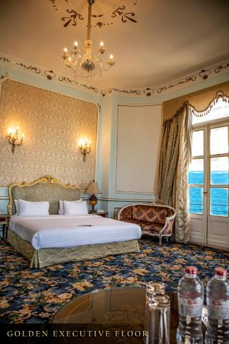 Postel nebo postele na pokoji v ubytování Windsor Palace Luxury Heritage Hotel Since 1906 by Paradise Inn Group