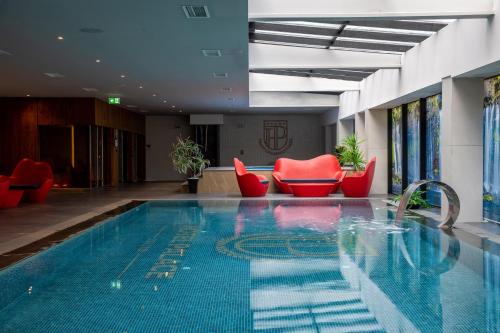 The swimming pool at or close to Palace Hotel & SPA