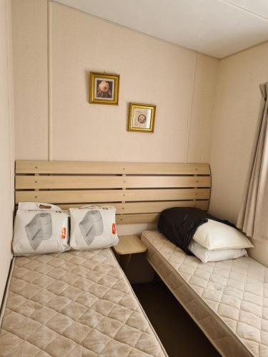 a room with two beds in a room at 10 Berth on The Chase (Torbay) in Ingoldmells