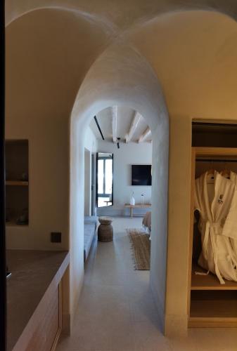 an archway in a room with a living room at NOS Hotel & Villas in Sifnos