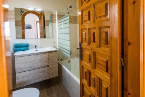 חדר רחצה ב-Finca Monte Mare - 3 bedrooms - private pool - quiet - stunning sea view