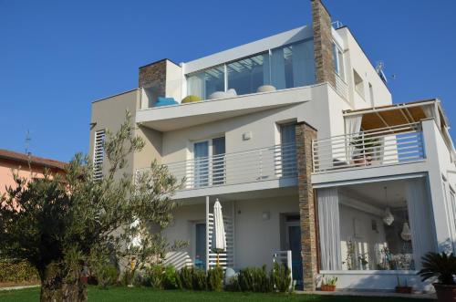 Edificio en el que se encuentra el hostal o pensión
