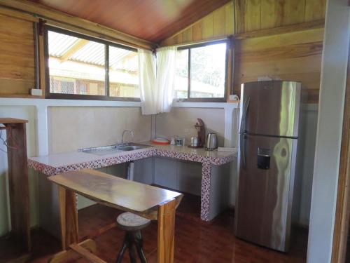 Η κουζίνα ή μικρή κουζίνα στο Poponjoche Lodge Caño Negro