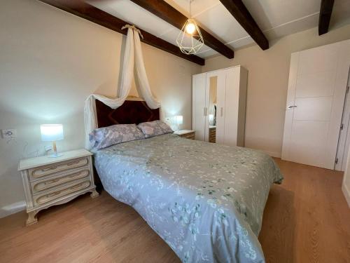 A bed or beds in a room at Casa Las Cabañas de Castilla VUT