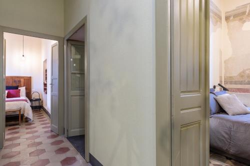 a hallway with a door leading to a bedroom at Ladiri - Antica dimora in terra cruda in Sìnnai