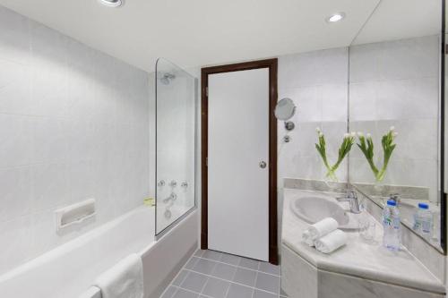 Ένα μπάνιο στο Admiral Plaza Hotel