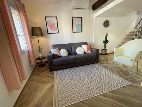 Nice Renting - MASSENA - LOFT - HEART of VIEIL ANTIBES - THE MARKET WITH SEA VIEW photo 13
