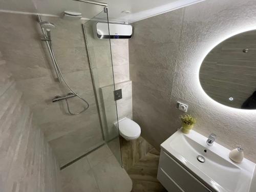 Nice Renting - MASSENA - LOFT - HEART of VIEIL ANTIBES - THE MARKET WITH SEA VIEW photo 9