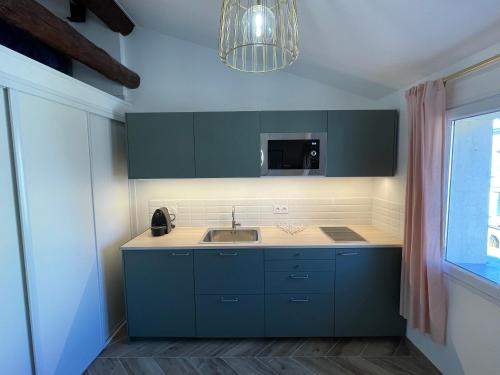 Nice Renting - MASSENA - LOFT - HEART of VIEIL ANTIBES - THE MARKET WITH SEA VIEW photo 26