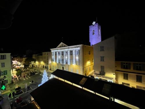 Nice Renting - MASSENA - LOFT - HEART of VIEIL ANTIBES - THE MARKET WITH SEA VIEW photo 32