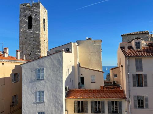 Nice Renting - MASSENA - LOFT - HEART of VIEIL ANTIBES - THE MARKET WITH SEA VIEW photo 36