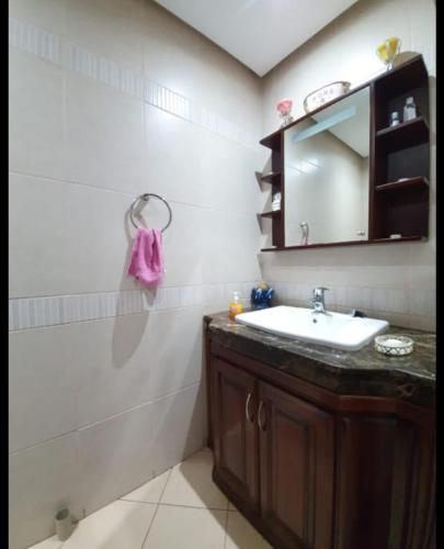 a bathroom with a sink and a mirror at Résidence jnane California in Casablanca