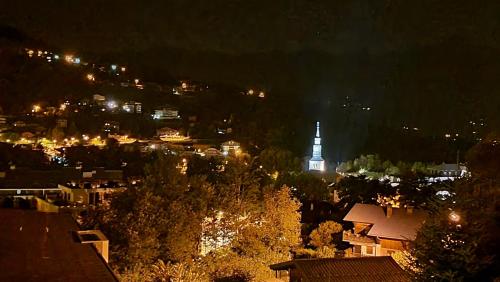 Γενική άποψη της πόλης Saint-Gervais-les-Bains ή θέα της πόλης από  αυτό το σαλέ