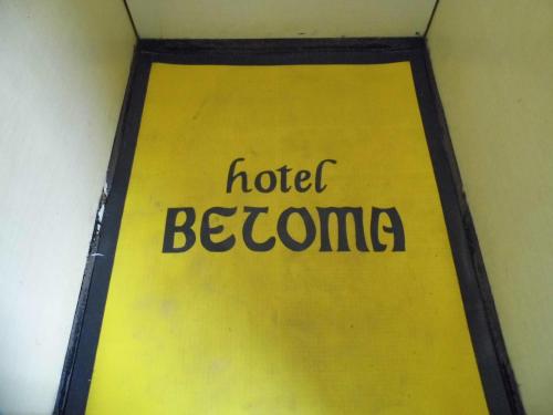 Hotel Betomaに飾ってある許可証、賞状、看板またはその他の書類