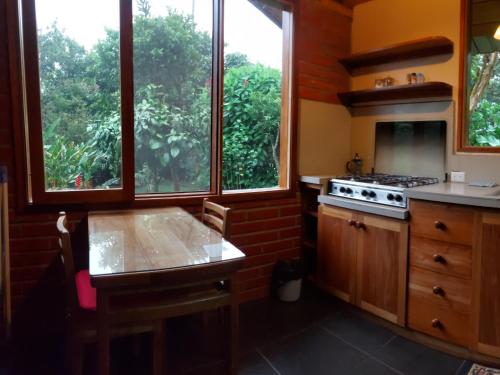 Dapur atau dapur kecil di Bird Lover's House