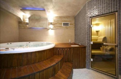 Vannituba majutusasutuses Apart Hotel & spa Zoned II, Kopaonik, apartman Lukač - special benifit Children up to 13 of age accompanied by two adutls staj for free! FREE PARKING!