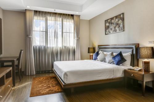 Grand Mercure Bangkok Asoke Residenceにあるベッド